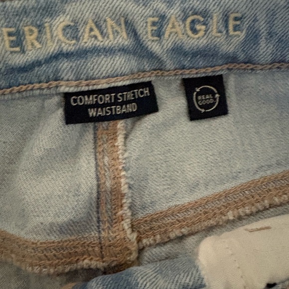 American eagle outfitters Light Wash Distressed Boyfriend Jeans size 6 - Picture 2 of 4